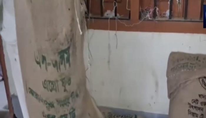নাঙ্গলকোটে ভিজিএফের চাল ওজনে কম দেওয়ার অভিযোগ