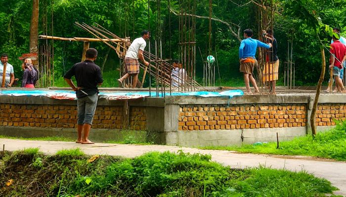 ব্রাহ্মণপাড়ায় আদালতের নিষেধাজ্ঞা  অমান্য করে রাস্তা ও জমি  দখলের অভিযোগ