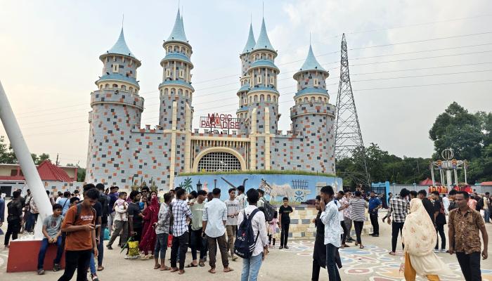 দর্শনার্থীদের পদচারণায় মুখরিত কুমিল্লার বিনোদন স্পটগুলো