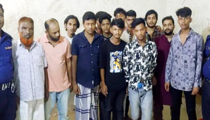 নগরীতে কিশোর গ্যাং ও ছিনতাইকারীদের বিরুদ্ধে পুলিশের অভিযান, আটক ১৫