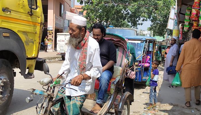 তীব্র গরমে কুমিল্লায় জনজীবন বিপর্যস্ত স্বাস্থ্যঝুঁকি বাড়ছে