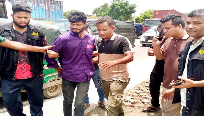 বিবস্ত্র ভিডিও ছড়িয়ে দেয়া মাস্টারমাইন্ড র্যাবের হাতে শাহ পরান গ্রেফতার