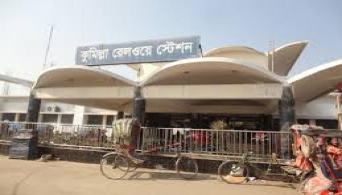দৈনিক রুপসী বাংলায় সংবাদ প্রকাশের পর চলছে কুমিল্লা রেল স্টেশনের যাত্রী চাউনির পাখাগুলো