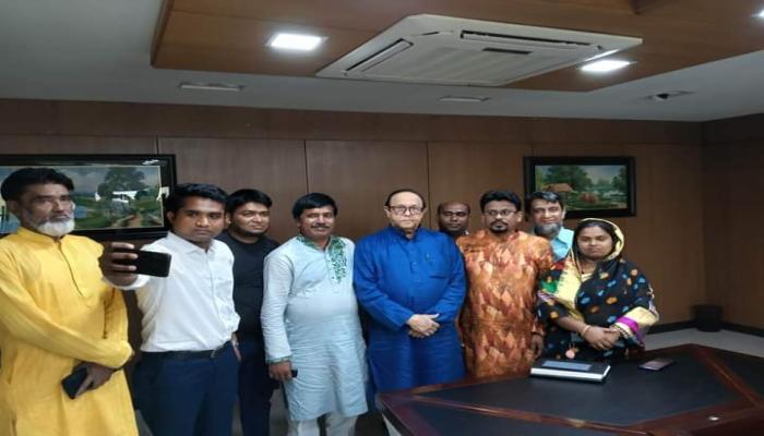 মুরাদনগরে ট্রিপল মার্ডারের ঘটনায় চেয়ারম্যান পলাতক ভারপ্রাপ্ত চেয়ারম্যান হতে আ’লীগ নেতাদের দৌড়ঝাঁপ
