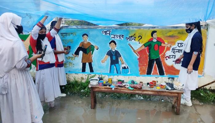 ব্রাহ্মণপাড়ায় দেয়ালজুড়ে ফুটে উঠল জুলাই আন্দোলনের গল্প