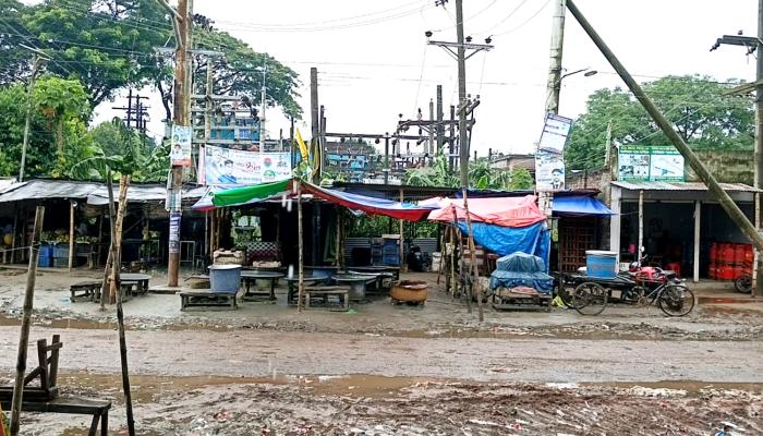 বাঞ্ছারামপুরে বিদ্যুৎ সাবষ্টেশনের পাশেই গ্যাস সিলিন্ডার বিক্রি!!