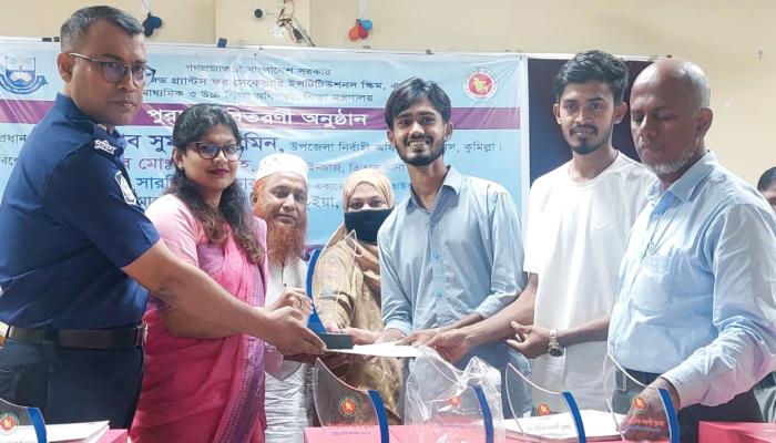 তিতাসে ৩৪ কৃতি শিক্ষার্থীকে প্রশাসনের সংবর্ধনা