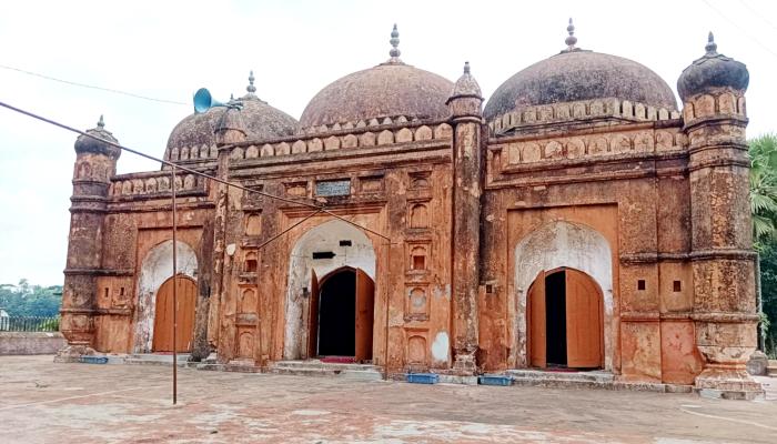 ৯জনের জন্য ৪শ’ বছর  আগে নির্মিত যে মসজিদ