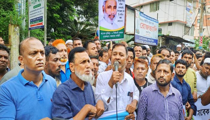কুমিল্লায় নির্বাচন কার্যালয়ের  সামনে বিএনপির মানববন্ধন