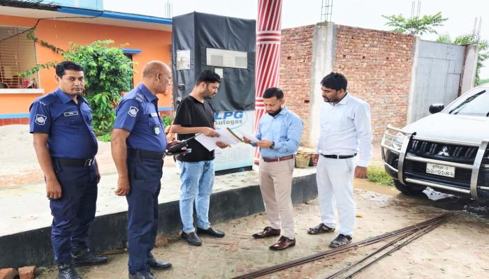 মুরাদনগরে অনুমতি ছাড়া এলপিজি গ্যাস  বিক্রির অপরাধে ২ লাখ টাকা জরিমানা