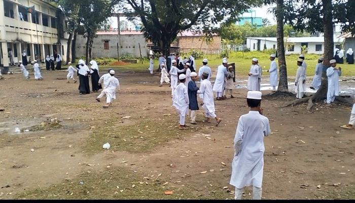 দৈনিক রূপসী বাংলা পত্রিকায় সংবাদ প্রকাশের পর জলাবদ্ধতার সেই মাঠে এখন খেলাধুলা করছে শিক্ষার্থীরা