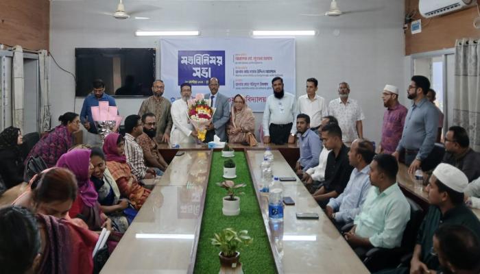 অজিত গুহ মহাবিদ্যালয়ের   শিক্ষকদের সাথে জাতীয়   বিশ্ববিদ্যালয় প্রো-ভিসির   মতবিনিময়