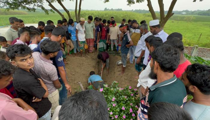 মুরাদনগরে সড়ক দুর্ঘটনায় নিহত যুবকের   লাশ এক বছর পর কবর থেকে উত্তোলন