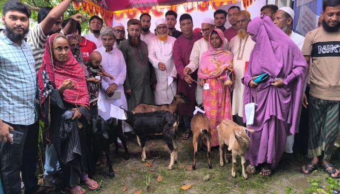 দেবীদ্বার:  ৩৬ দরিদ্র অসহায় পরিবার পেল ৩৬ টি ছাগল