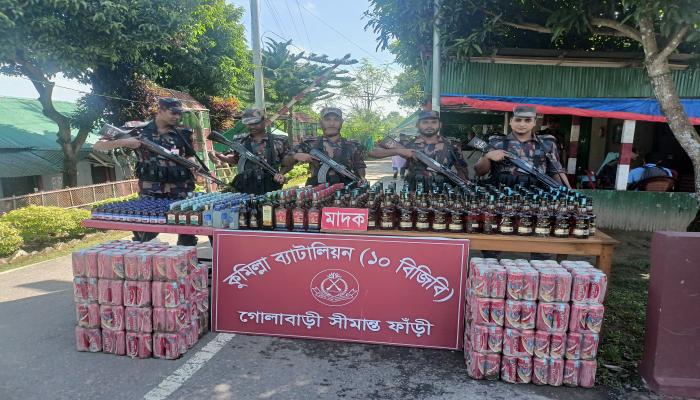কুমিল্লায় গোমতী নদীর পানিতে ভেসে  বিপুল পরিমান মাদক দ্রব্য  জব্দ