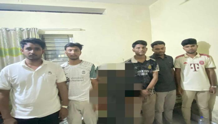 কুবি শিক্ষার্থীকে ট্রেনে উত্ত্যক্ত করার দায়ে পাঁচ যুবক আটক