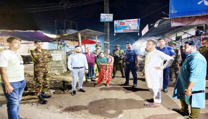 মুরাদনগরে মধ্যরাতে যৌথবাহিনীর মাদক   বিরোধী অভিযানে দুই নারী আটক
