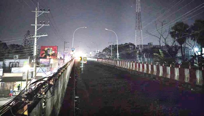 ছিনতাইয়ের হটস্পট শাসনগাছা সন্ধ্যা হলেই পথচারী ও যাত্রীদের মধ্যে নেমে আসে আতঙ্ক