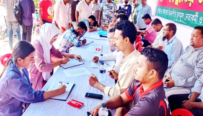 কুমিল্লা-৬ আসনে হাজী ইয়াছিনের   মনোনয়নের দাবীতে গণস্বাক্ষর