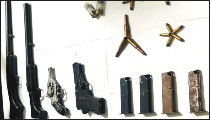 কুমিল্লায় সক্রিয় অস্ত্র ব্যবসায়ীরা   সীমান্তে কড়া নজরদারি বিজিবির  অস্ত্র ধরিয়ে দিতে পুরস্কার ঘোষণা পুলিশের