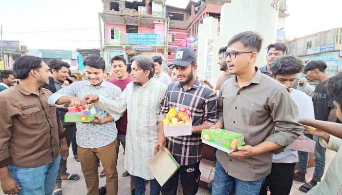 শেখ হাসিনার ফাঁসির   রায়ে হাসনাত আবদুল্লার   এলাকায় আনন্দ মিছিল   ও মিষ্টি বিতরণ