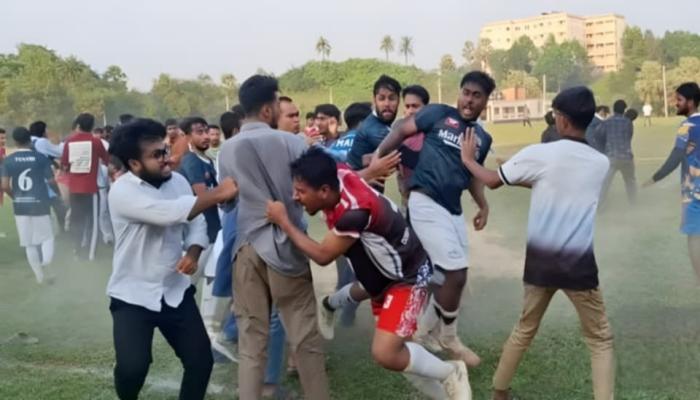 কুবিতে ফুটবল খেলায় মারামারির ঘটনায় একজন অ্যাকাডেমিক ও চারজন হল থেকে বহিষ্কার