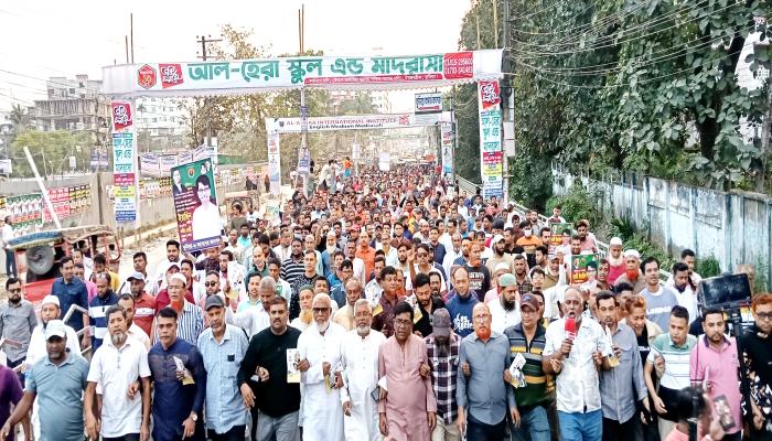 হাজী ইয়াছিনের পক্ষে  বিএনপি’র রাষ্ট্র মেরামতের   ৩১ দফা বাস্তবায়নে কুমিল্লায়  লিফলেট বিতরণ