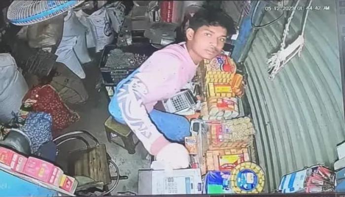 নাঙ্গলকোটের বাঙ্গড্ডা বাজারে দোকানে গণচুরি  প্রায় ২ লক্ষ টাকাসহ মালামাল লুট, ব্যবসায়ীরা আতঙ্কে