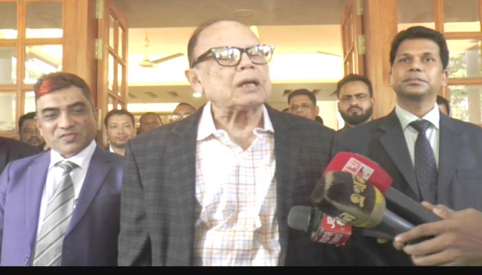 খাদ্য মজুদ যেটুকু থাকার   কথা তার চেয়ে বেশি আছে  কুমিল্লায় খাদ্য উপদেষ্টা আলী ইমাম মজুমদার