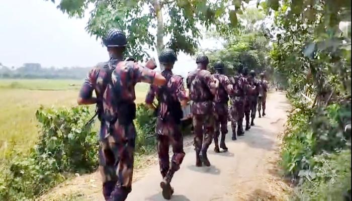 হাদির উপর হামলাকারীকে   ধরতে ব্রাহ্মণবাড়িয়ার   কসবা সীমান্তে সর্বোচ্চ   সতর্কতায় বিজিবি