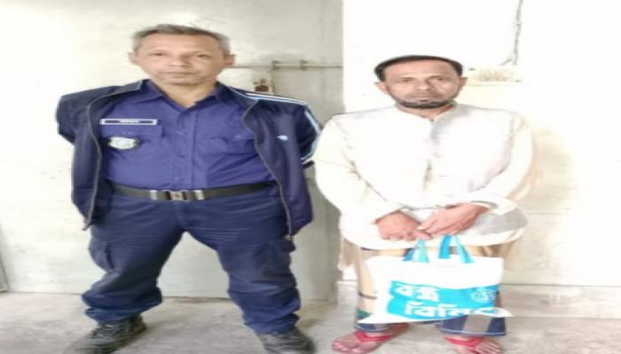 ব্রাহ্মণপাড়ায় শিশু শিক্ষার্থীকে একাধিকবার   ধর্ষণের অভিযোগে প্রধান শিক্ষক গ্রেপ্তার