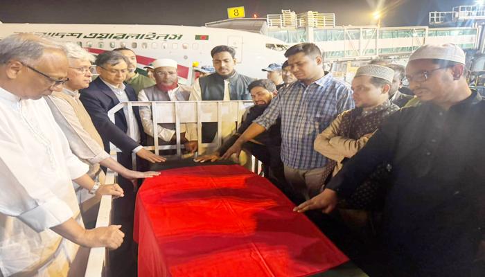 কফিনবন্দি হয়ে দেশে ফিরলেন হাদি   আজ জানাজা সংসদ ভবনের দক্ষিণ প্লাজায়