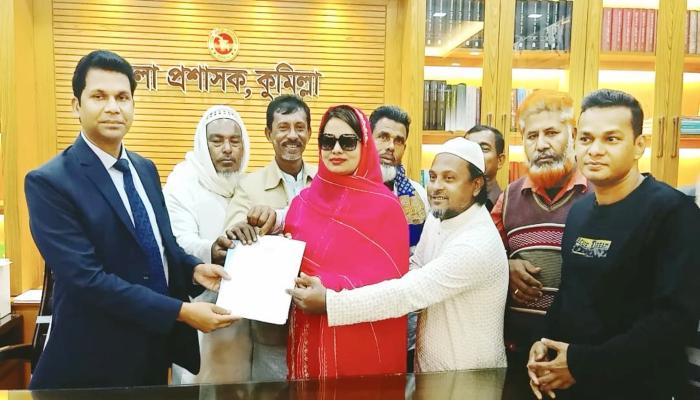 কুমিল্লা-১০ আসনে  বিএনপি'র মনোনয়ন সংগ্রহ করলেন সোহানা শিউলী