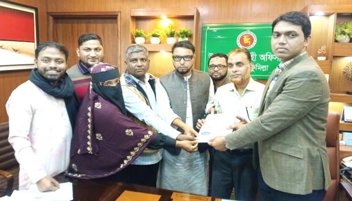 জুলাই শহীদ পরিবারের সদস্যদের নিয়ে   হাসনাত আবদুল্লাহর মনোনয়ন সংগ্রহ