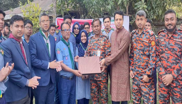 কুমিল্লা জেলা রোভারের   আয়োজনে ফায়ার সার্ভিস ভলেন্টিয়ার কোর্স অনুষ্ঠিত