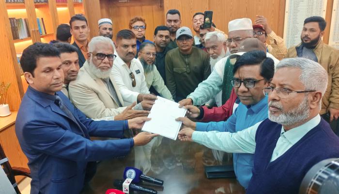 কুমিল্লা-৬ আসনে বিএনপির মনোনয়নপত্র সংগ্রহ   করলেন আমিন উর রশিদ ইয়াছিনের সমর্থকরা