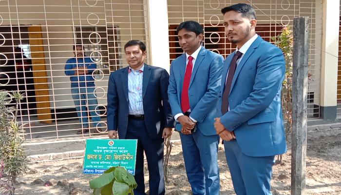 চান্দিনা উপজেলা   পরিদর্শন করলেন   বিভাগীয় কমিশনার