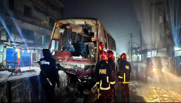 কুমিল্লায় ঢাকাগামী বিএনপির নেতাকর্মীদের বাস দুর্ঘটনা, আহত ৩২
