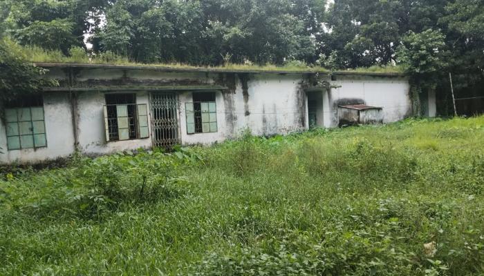 কুমিল্লা ইন্ডাস্ট্রিয়াল কোঅপারেটিভ পরিণত হয়েছে পরিত্যক্ত স্থাপনায়