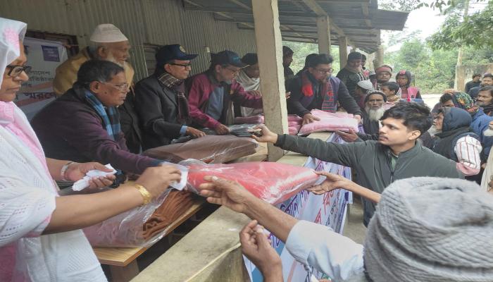 রোটারী ক্লাব অব কুমিল্লার শীতবস্ত্র বিতরণ