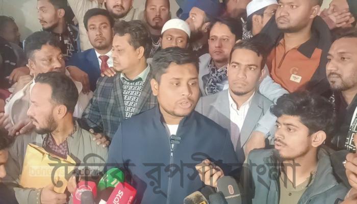 প্রশাসন অন্যের দিকে ঝুঁকে পড়েছে, অভিযোগ হাসনাত আবদুল্লাহর