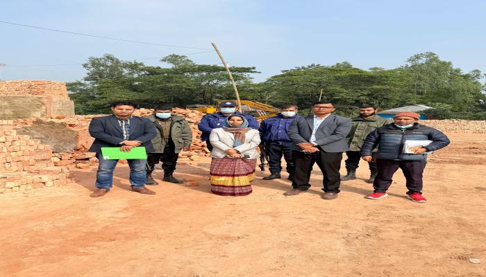 যৌথ অভিযানে নগদ ৩ লাখ টাকা জরিমানা আদায়  মনোহরগঞ্জে দুটি ইটভাটা গুড়িয়ে দিলো প্রশাসন