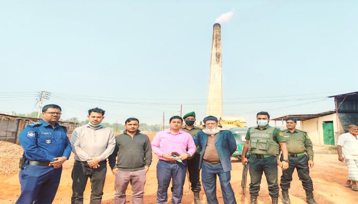 সদর দক্ষিণের ৩ ইটভাটাকে   নয় লাখ টাকা জরিমানা