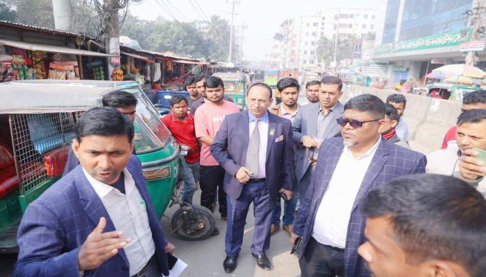 কুমিল্লা নগরীর যানজট নিরসনে   কুসিক প্রশাসকের সরেজমিন পরিদর্শন