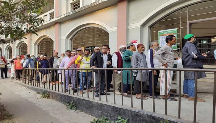 সারাদেশে চলছে ভোটগ্রহণ, চলবে বিকেল সাড়ে ৪টা পর্যন্ত