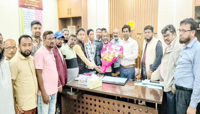 কুসিক প্রশাসক ও প্রধান   নির্বাহী কর্মকর্তাকে নবগঠিত   কুমিল্লা সিটি কর্পোরেশন   ঐক্য পরিষদের শুভেচ্ছা