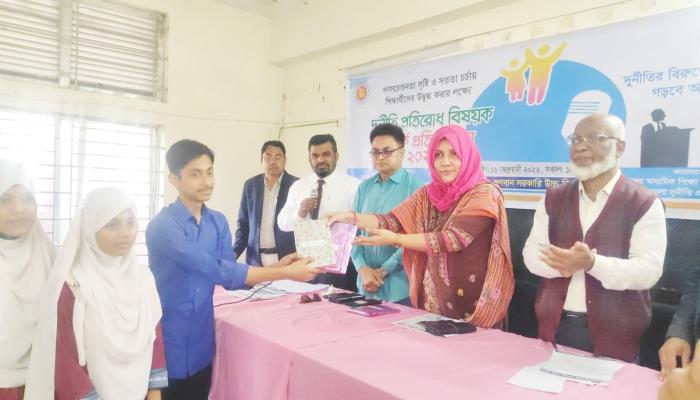 ব্রাহ্মণপাড়ায় দুর্নীতি প্রতিরোধে বিতর্ক   প্রতিযোগিতায় শিক্ষার্থীদের অংশগ্রহণ