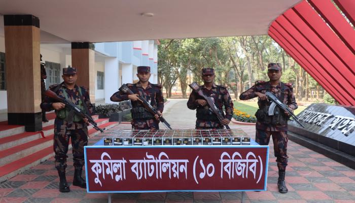 কুমিল্লায় বিজিবির অভিযানে   ৩৯ লক্ষ টাকার ভারতীয়   মোবাইল ডিসপ্লে জব্দ