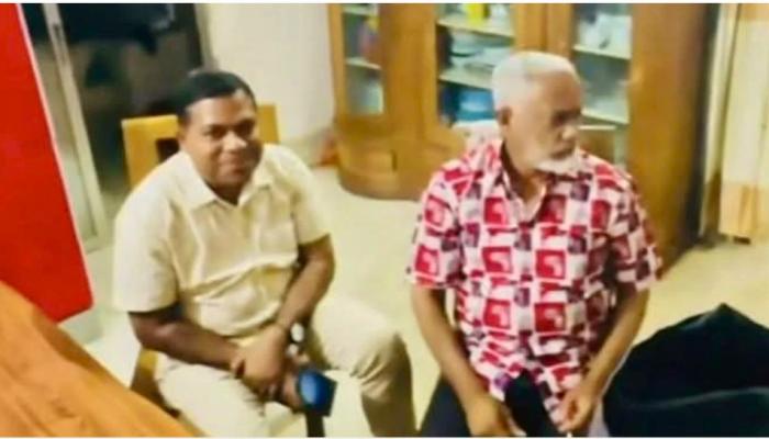 জামিনে মুক্ত আ.লীগ নেতার বাসায় মিষ্টি   নিয়ে বিএনপি নেতা, সমালোচনার ঝড়