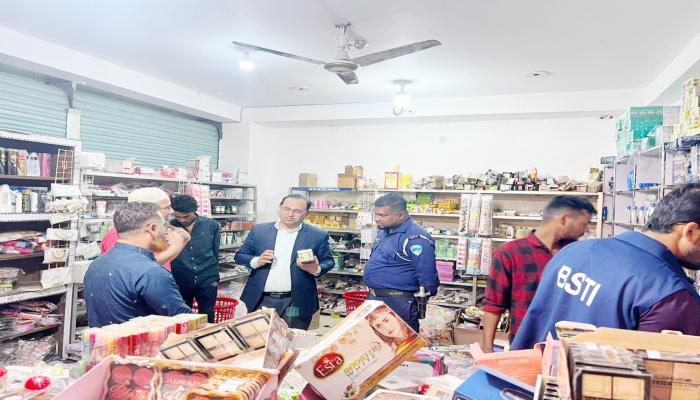 বাঞ্ছারামপুরে ভেজাল কসমেটিকস বিক্রির দায়ে   দুই প্রতিষ্ঠানকে এক লাখ টাকা জরিমানা